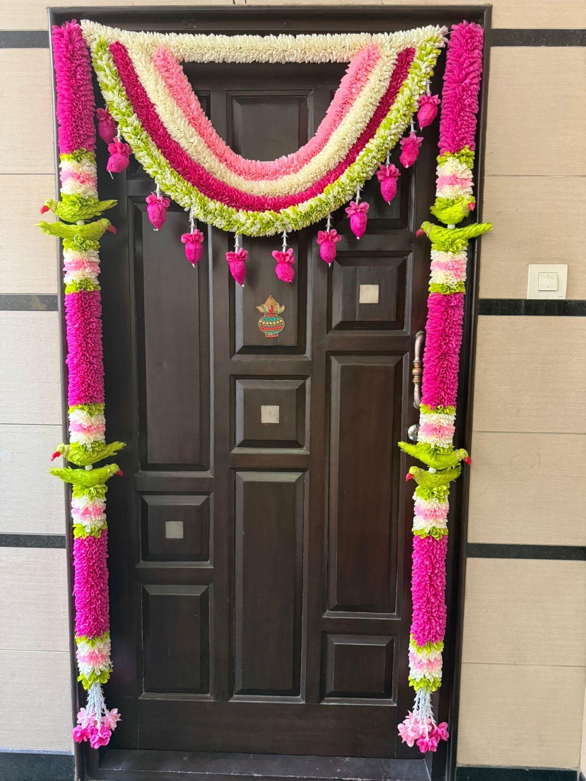 Parrot with lotus bud door mala